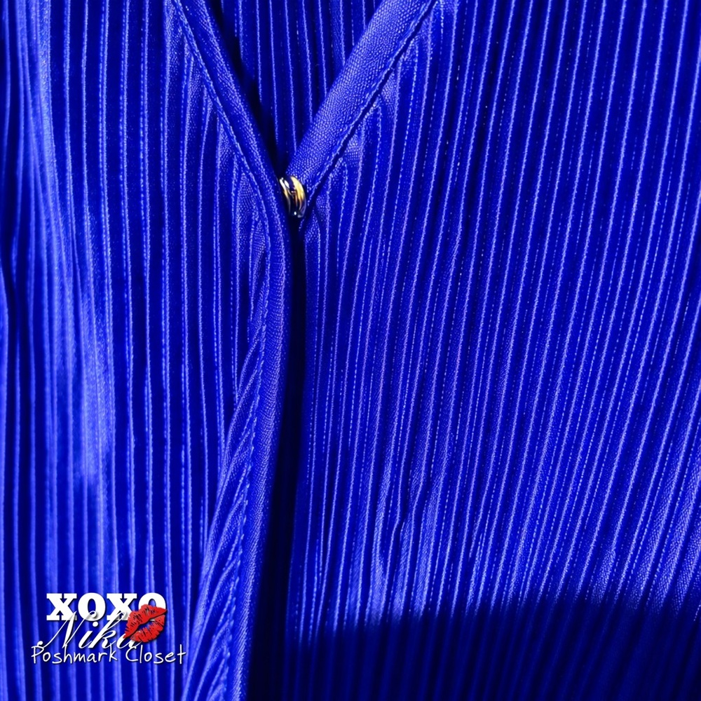 💙Beautiful Blue Blouse💙 - Picture 3 of 5